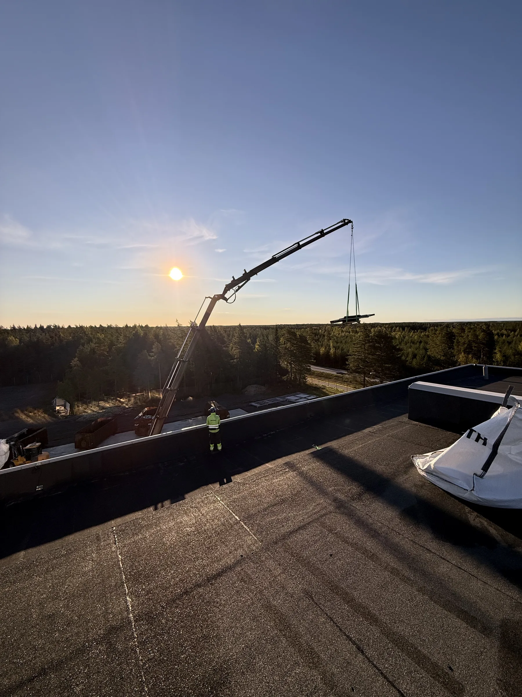Crane operating at a HuopaKuningas bitumen roofing site